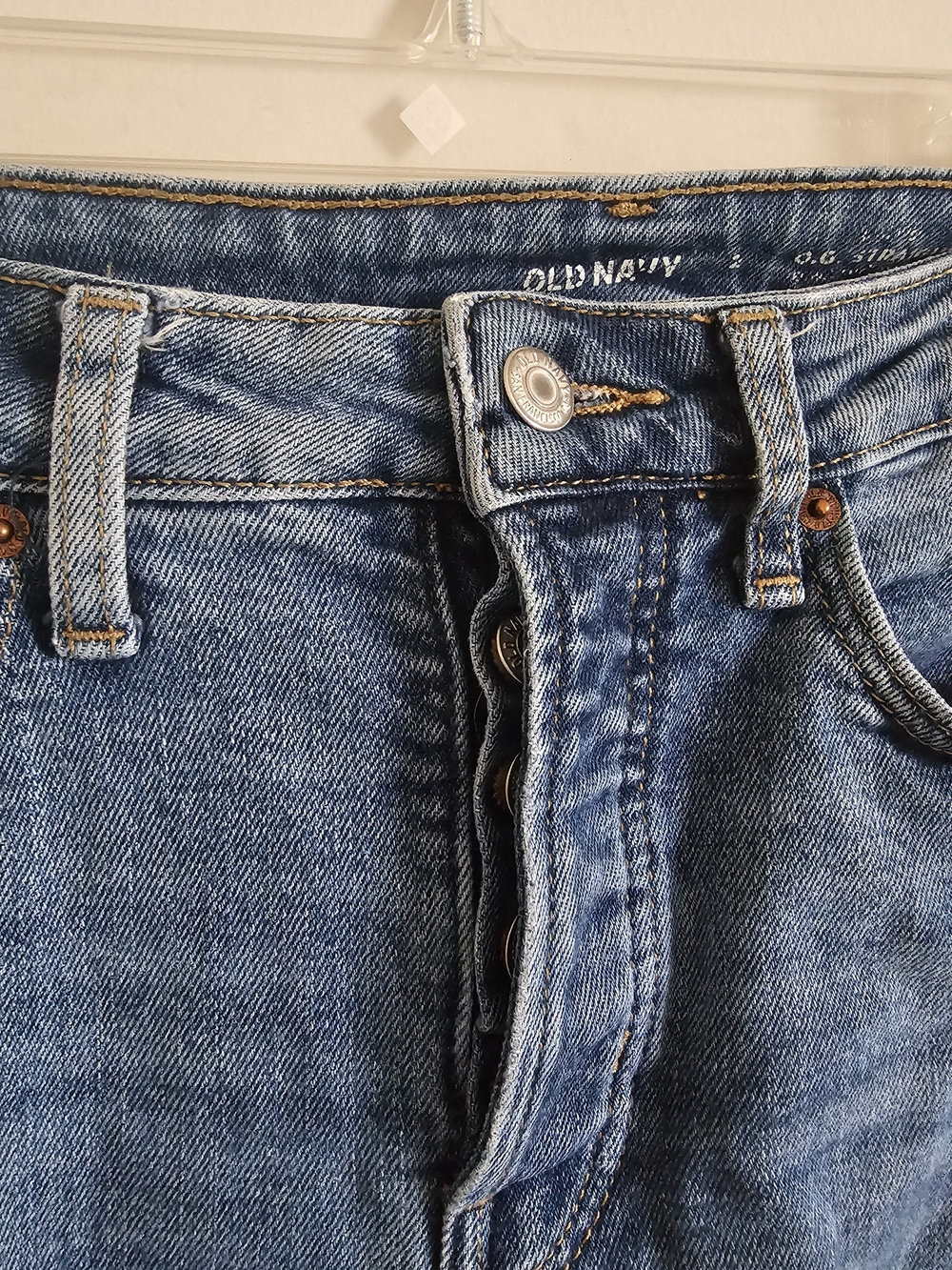 Old Navy High-Rise Straight Jeans in Medium Blue Wash - Picture 4 of 8